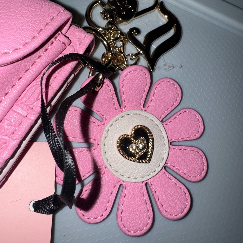 Juicy Couture Pink Floral Keychain Wallet with Gold Heart Accent - Picture 3 of 7